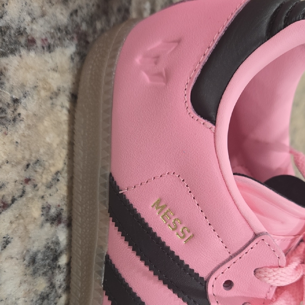 Messi Edition Adidas Pink Samba Sneakers.  Childrens Size 6/Womens Size 8. - Picture 6 of 8